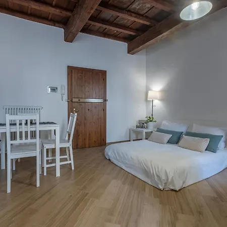 Nel Centro Storico Lovely Appartement Ferrare