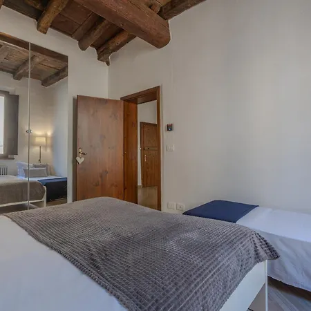 Nel Centro Storico Lovely Ferrara