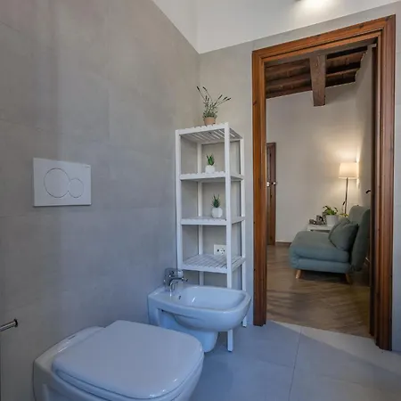 Guesthost - Nel Centro Storico Lovely Apartment