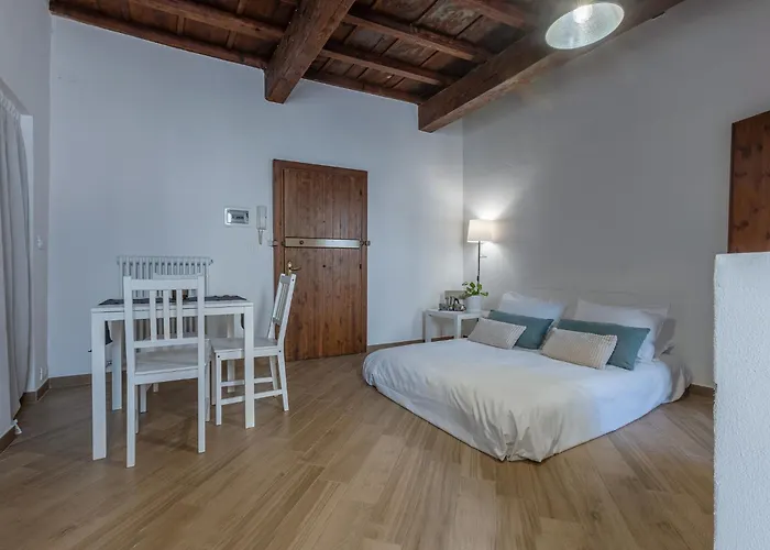 Guesthost - Nel Centro Storico Lovely Apartament Ferrara