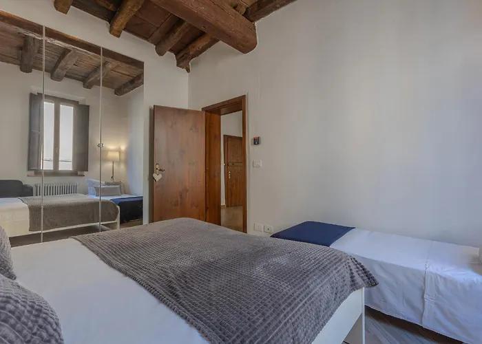 Guesthost - Nel Centro Storico Lovely Ferrara